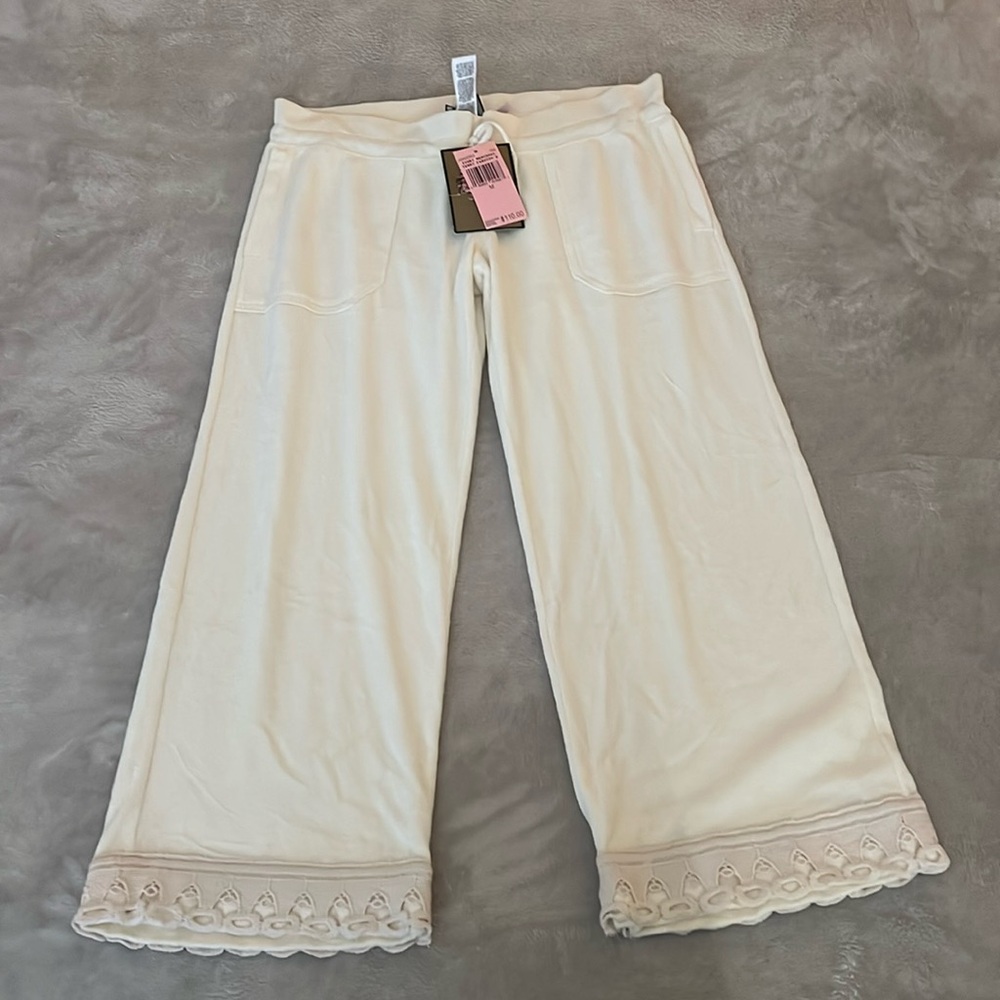 NEW Juicy Couture Capri ivory terry pants. Size M